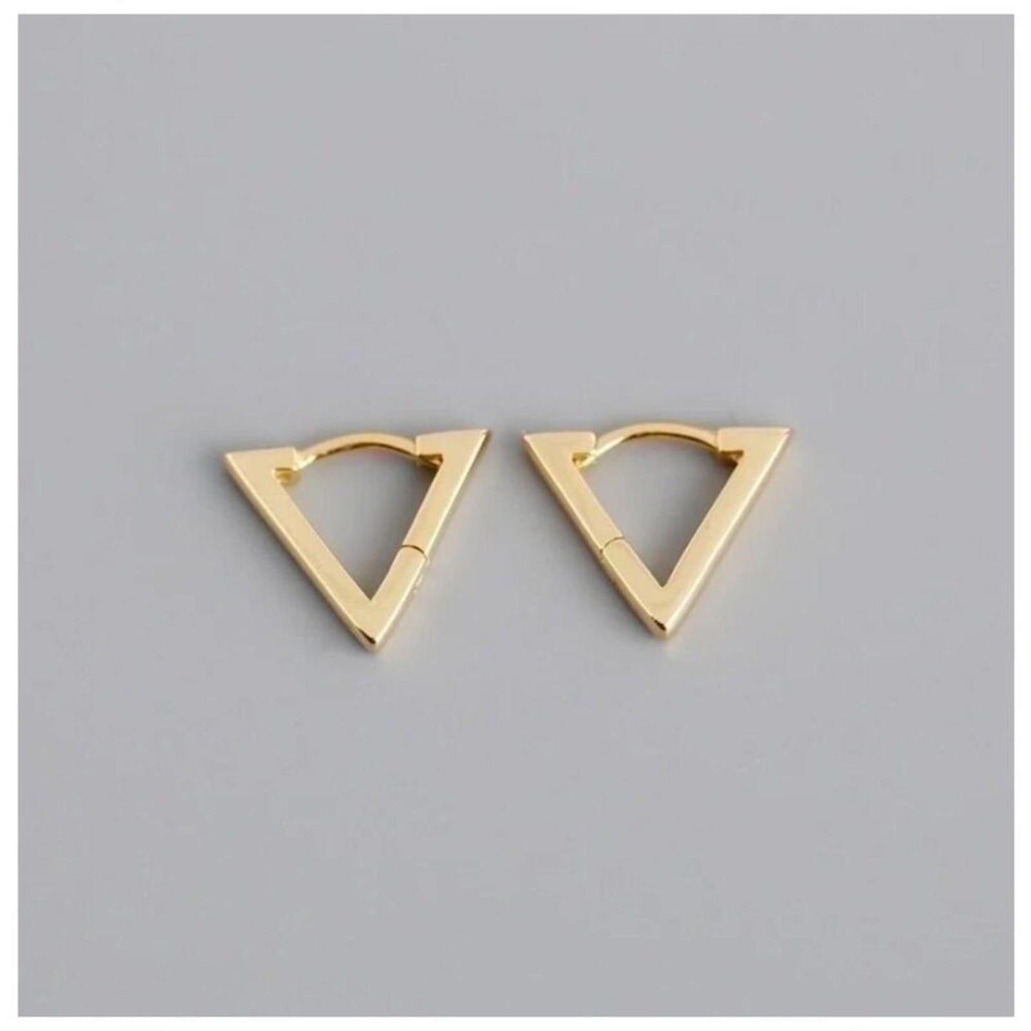 V-shaped Huggies - gold - 1/2 inch