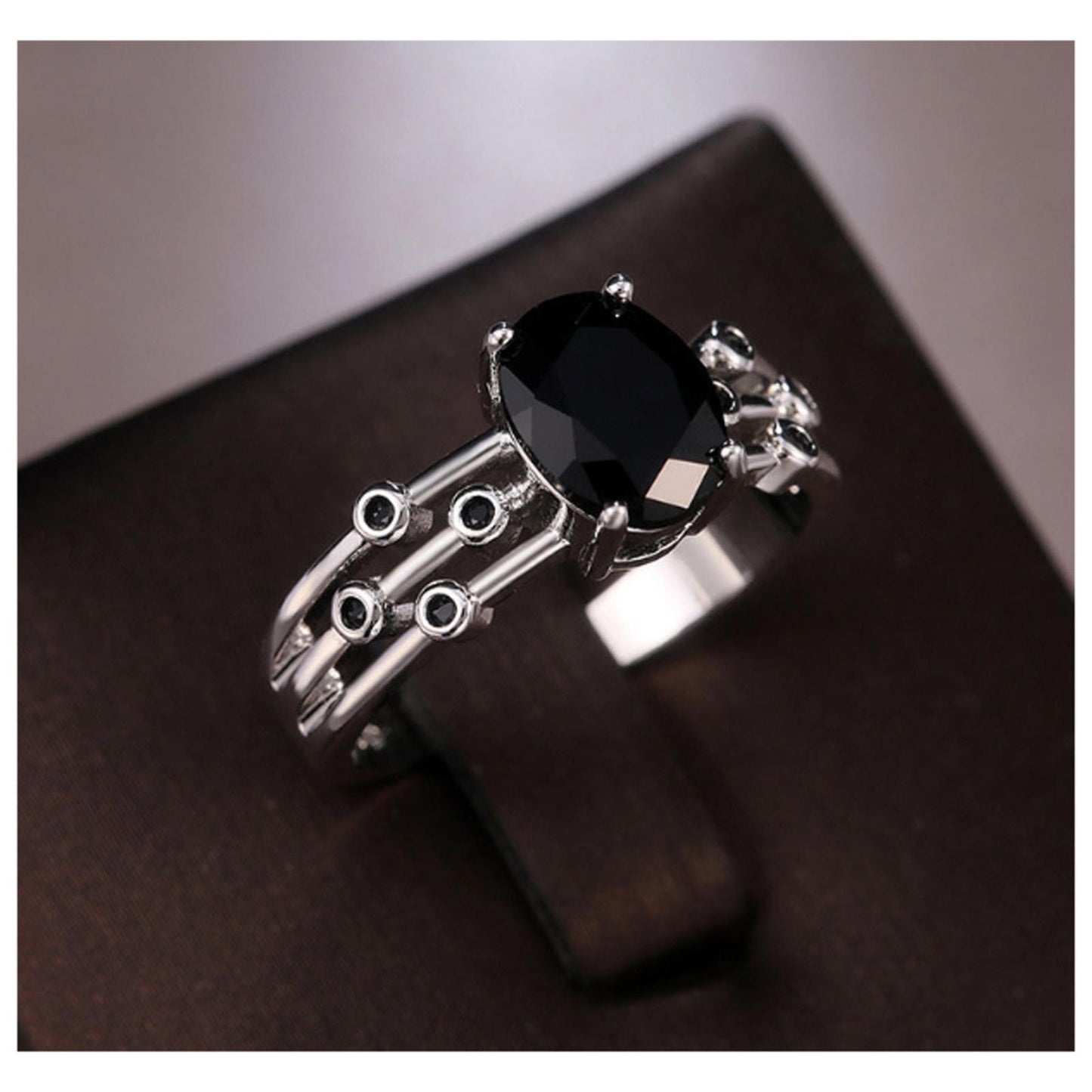 Black oval ring - Silver - CZs - Size 8.