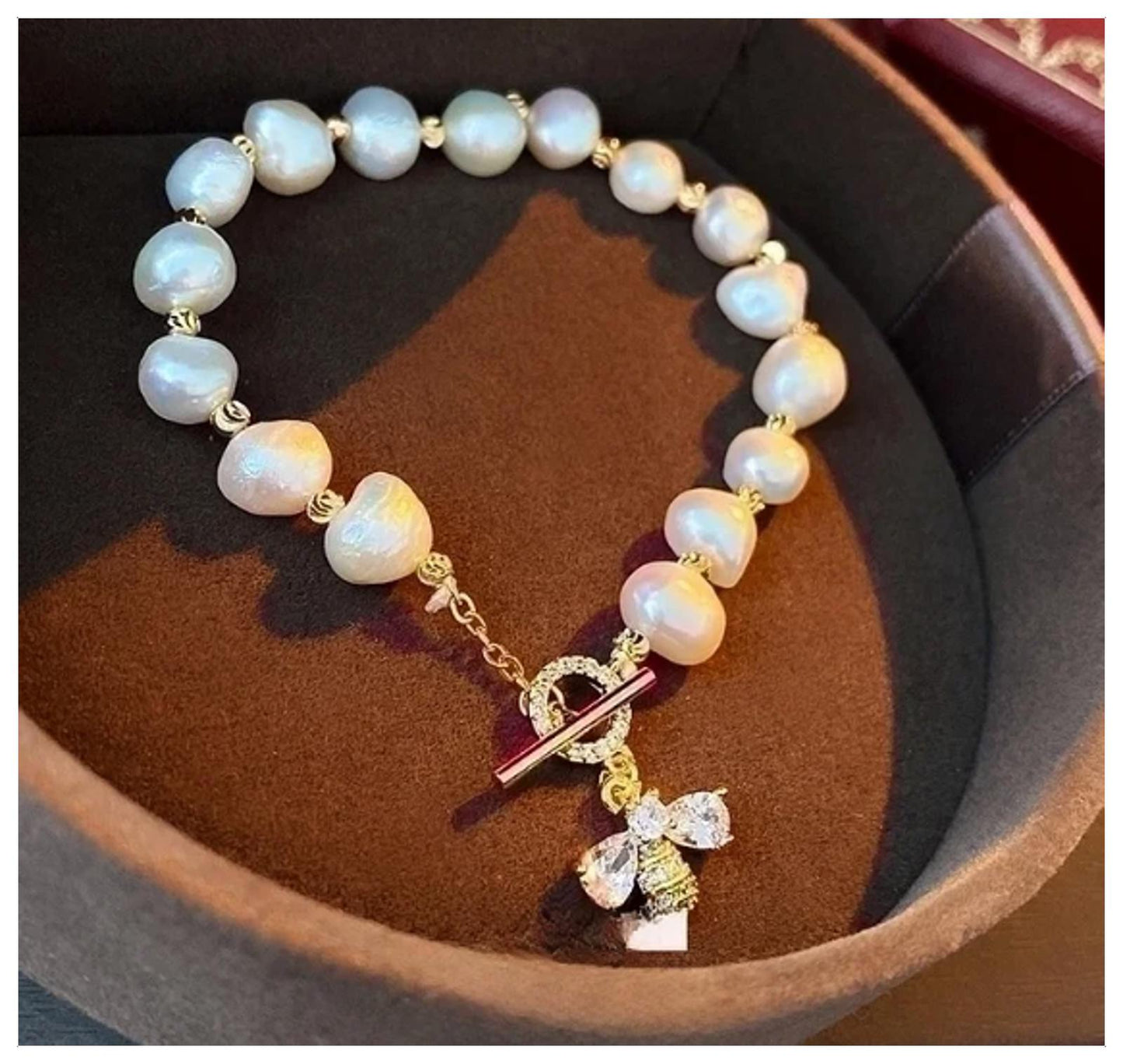 Freshwater pearl bee - Bracelet - Gold - 7.25"
