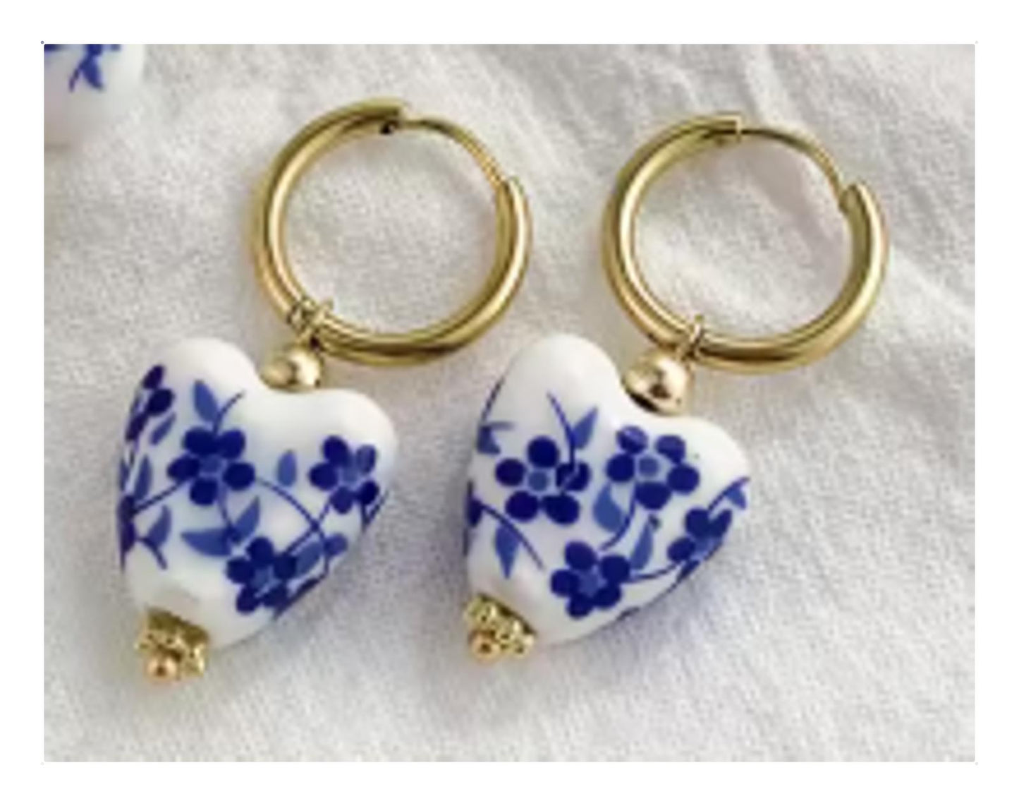 White and blue flower enamel - Earrings - Gold - .5"
