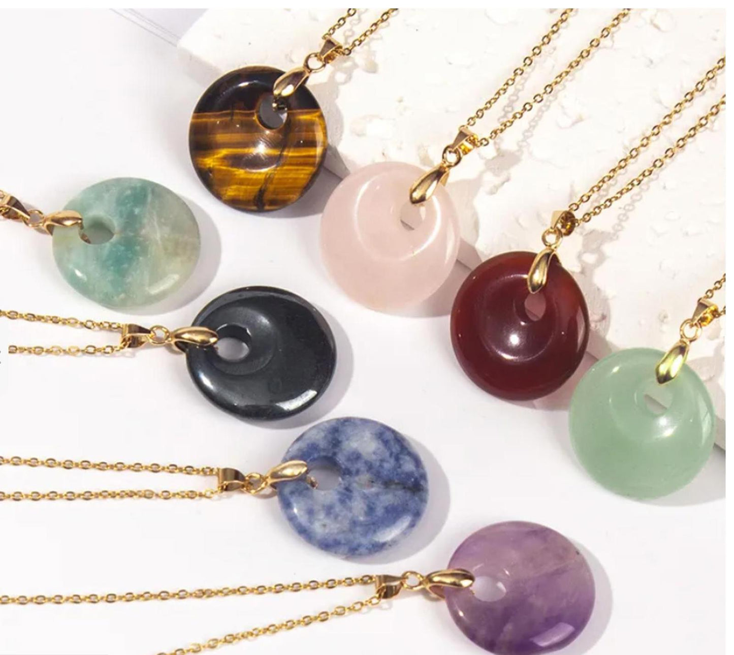 Natural blue dot jasoper round pendant - Necklace - Gold - 18"