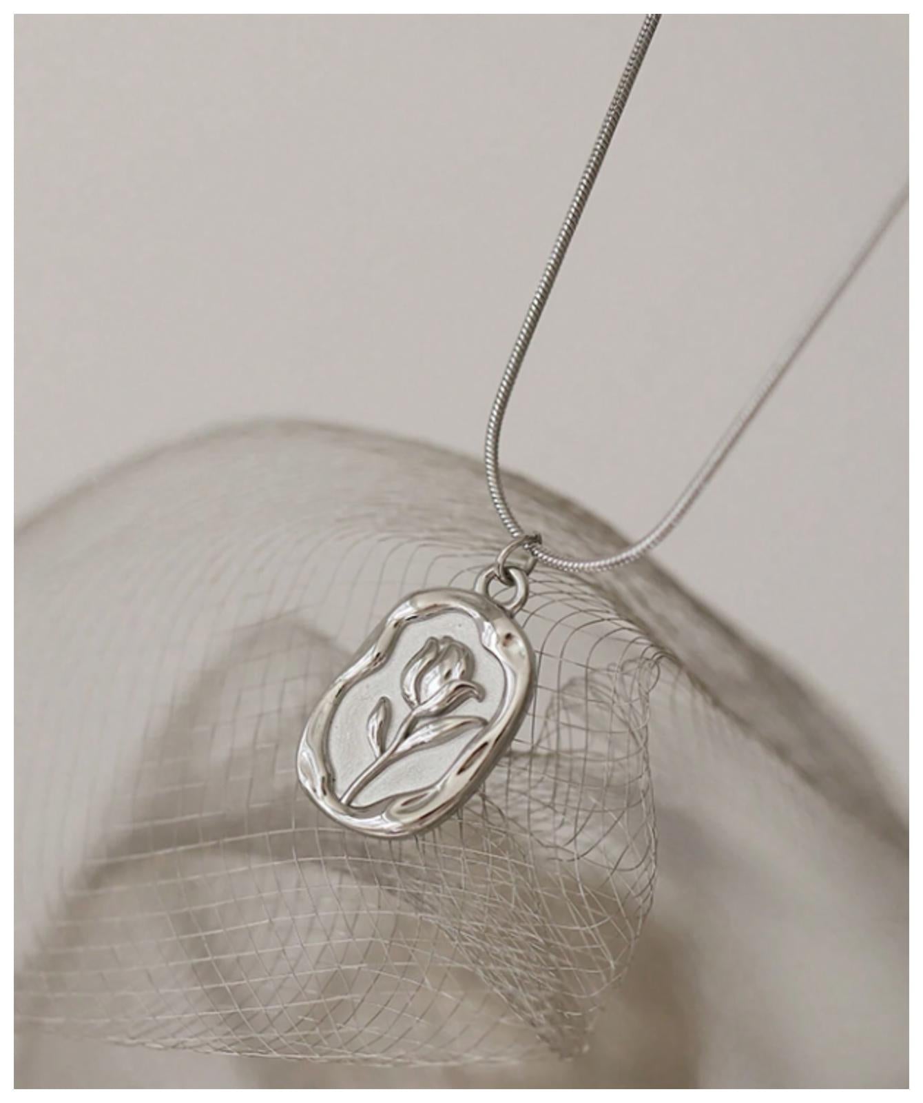 Vintage design rose - Necklace - Silver - 18"