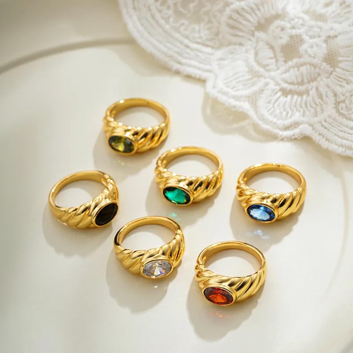 Red Oval wave - Ring - Gold - CZs - Size 7