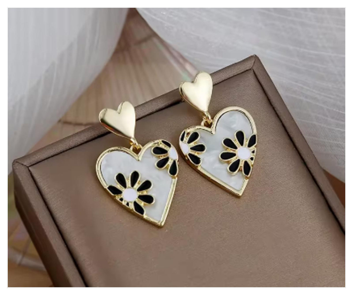 Gold and white heart daisy - Earrings - Gold - 2"