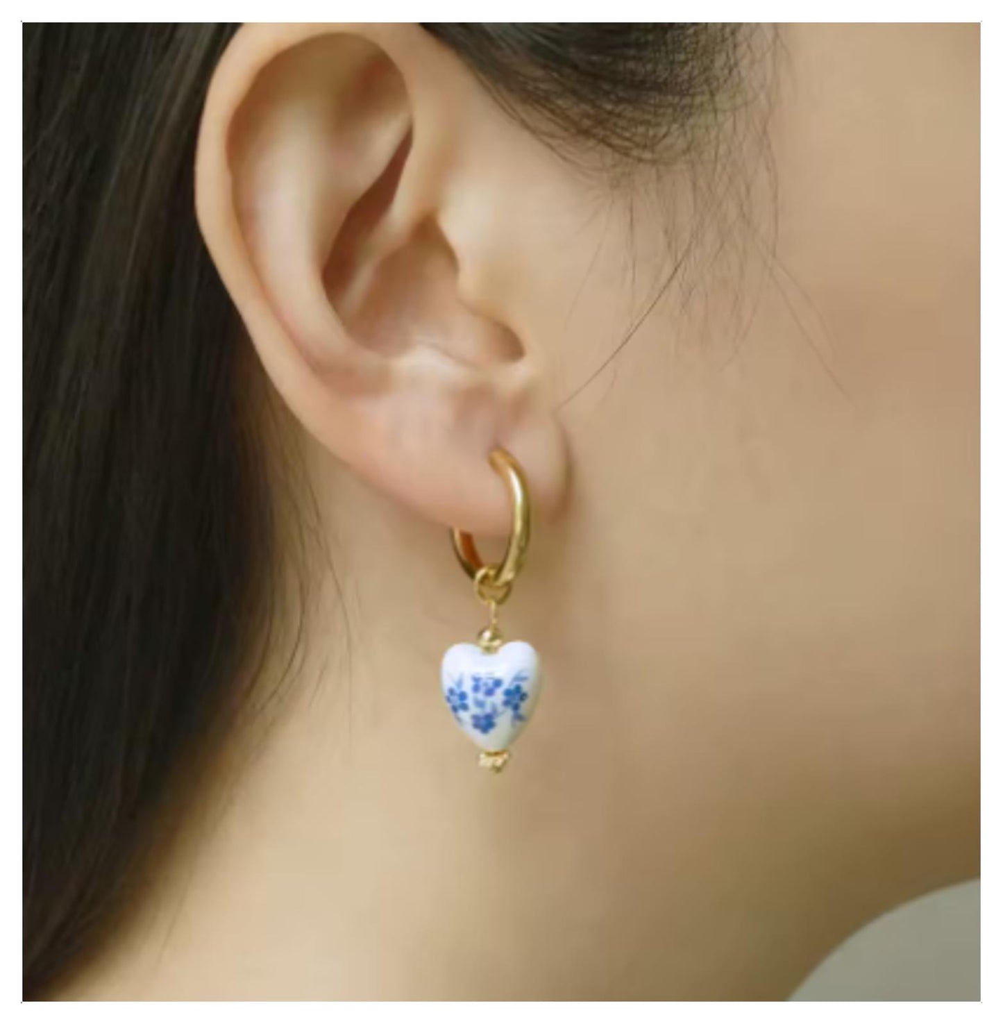 White and blue flower enamel - Earrings - Gold - .5"