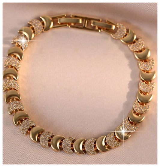 Crescent moon - Bracelet - Gold - CZs - 7"