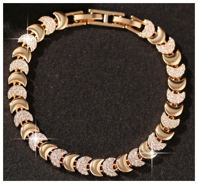 Crescent moon - Bracelet - Gold - CZs - 7"