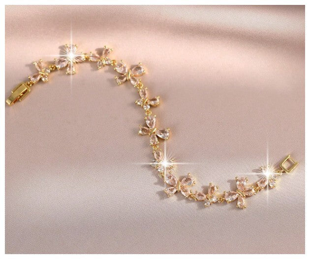 Teardrop bow - Bracelet - Gold - CZs - 7"