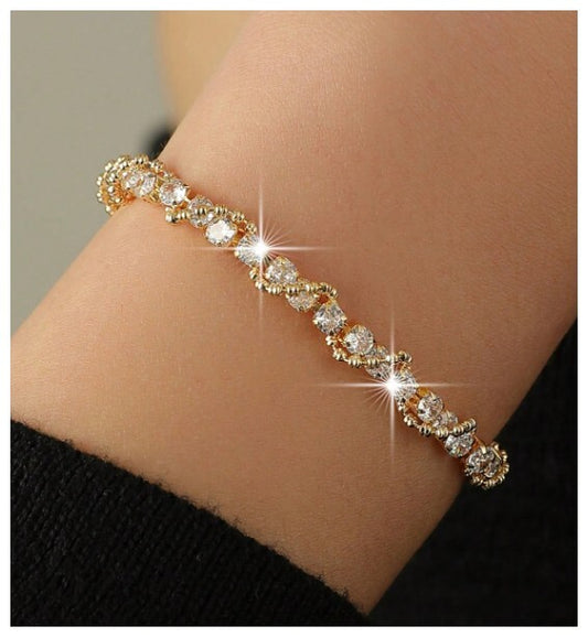 Twirled sparkle - Bracelet - Gold - CZs - 7"