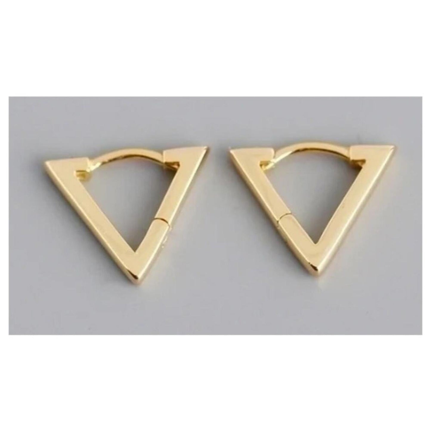 V-shaped Huggies - gold - 1/2 inch