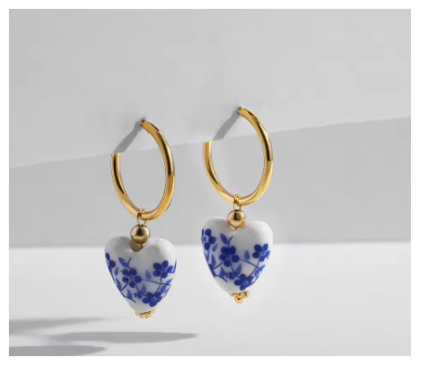 White and blue flower enamel - Earrings - Gold - .5"