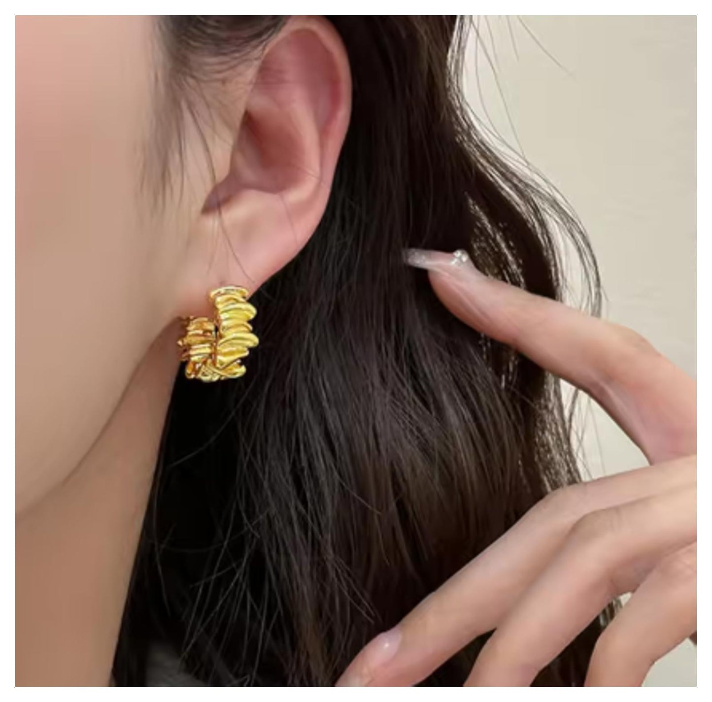 Womens scrunched hoop - Earrings - Gold - 2cm