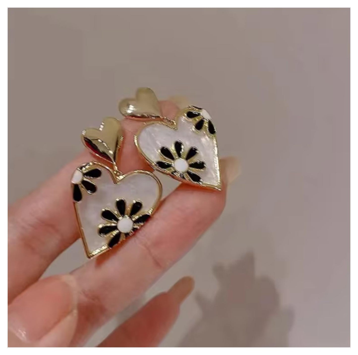 Gold and white heart daisy - Earrings - Gold - 2"