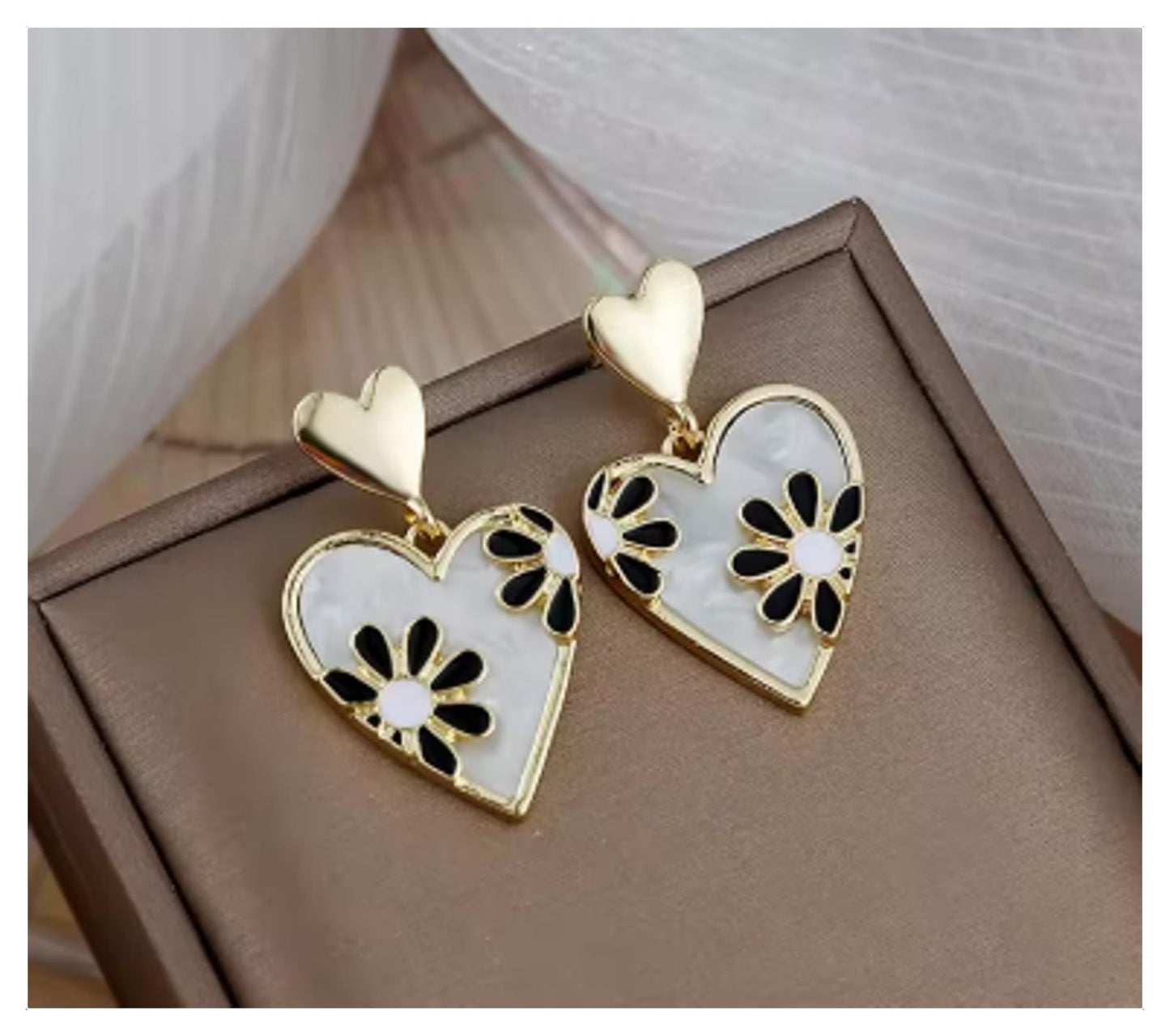 Gold and white heart daisy - Earrings - Gold - 2"