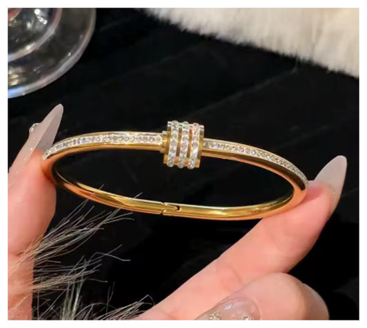 Hinged bling bangle - Bracelet - Gold - CZs
