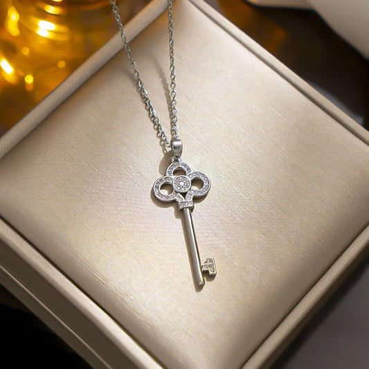 Skeleton key - Necklace - Silver - CZs - 18"