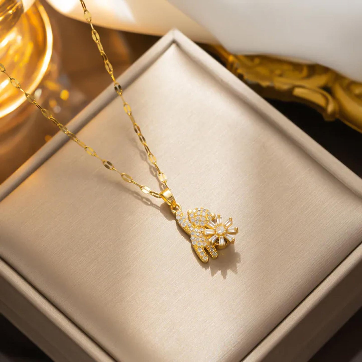 Bear with spinning flower - Necklace - Gold - CZs - 18"