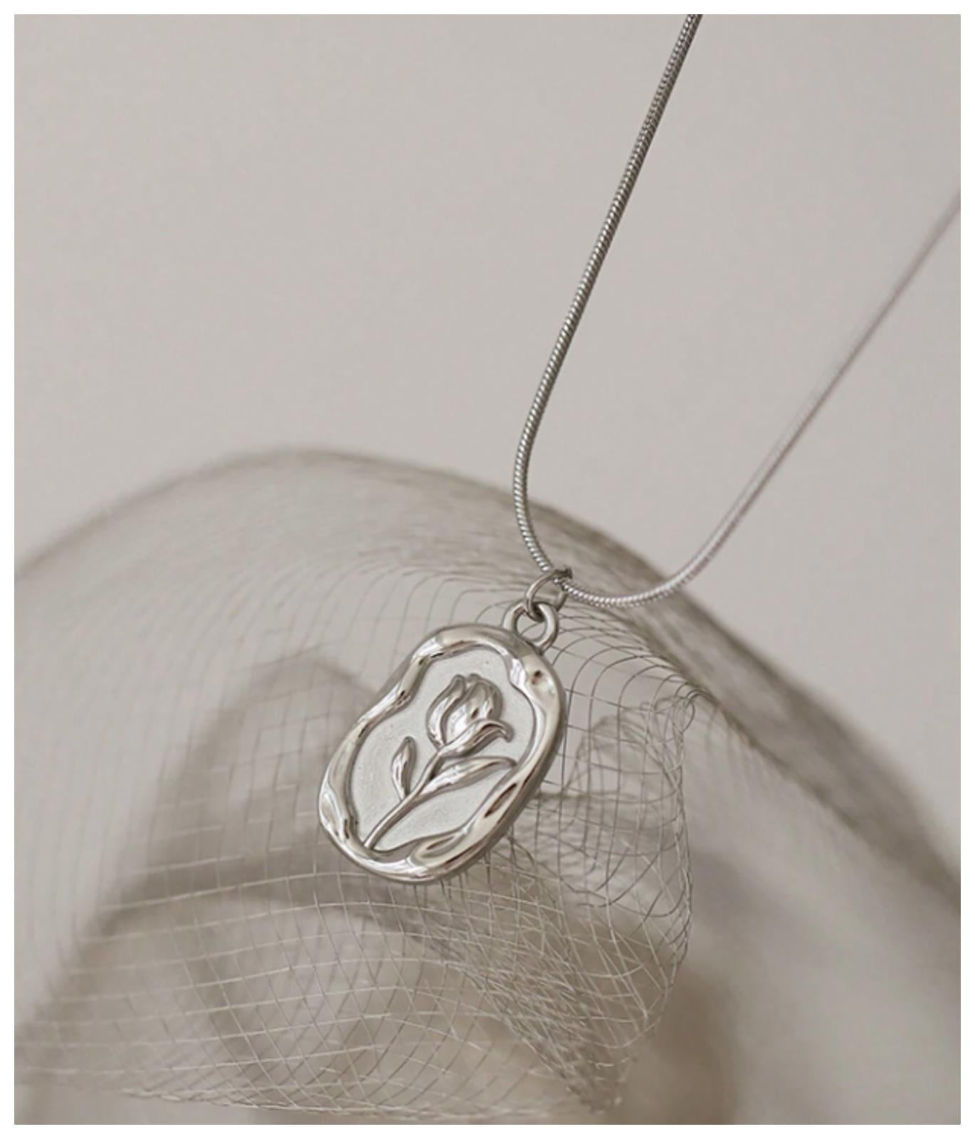 Vintage design rose - Necklace - Silver - 18"