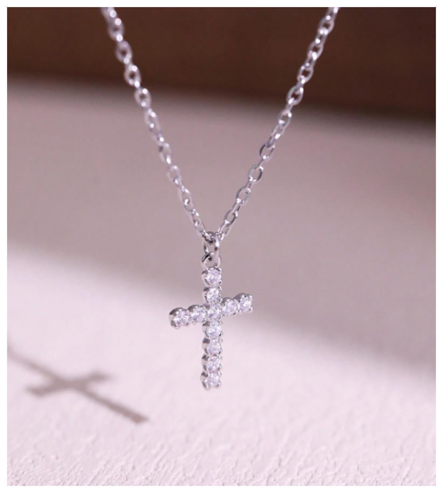 Petite cross - Necklace - Silver - CZs - 18"