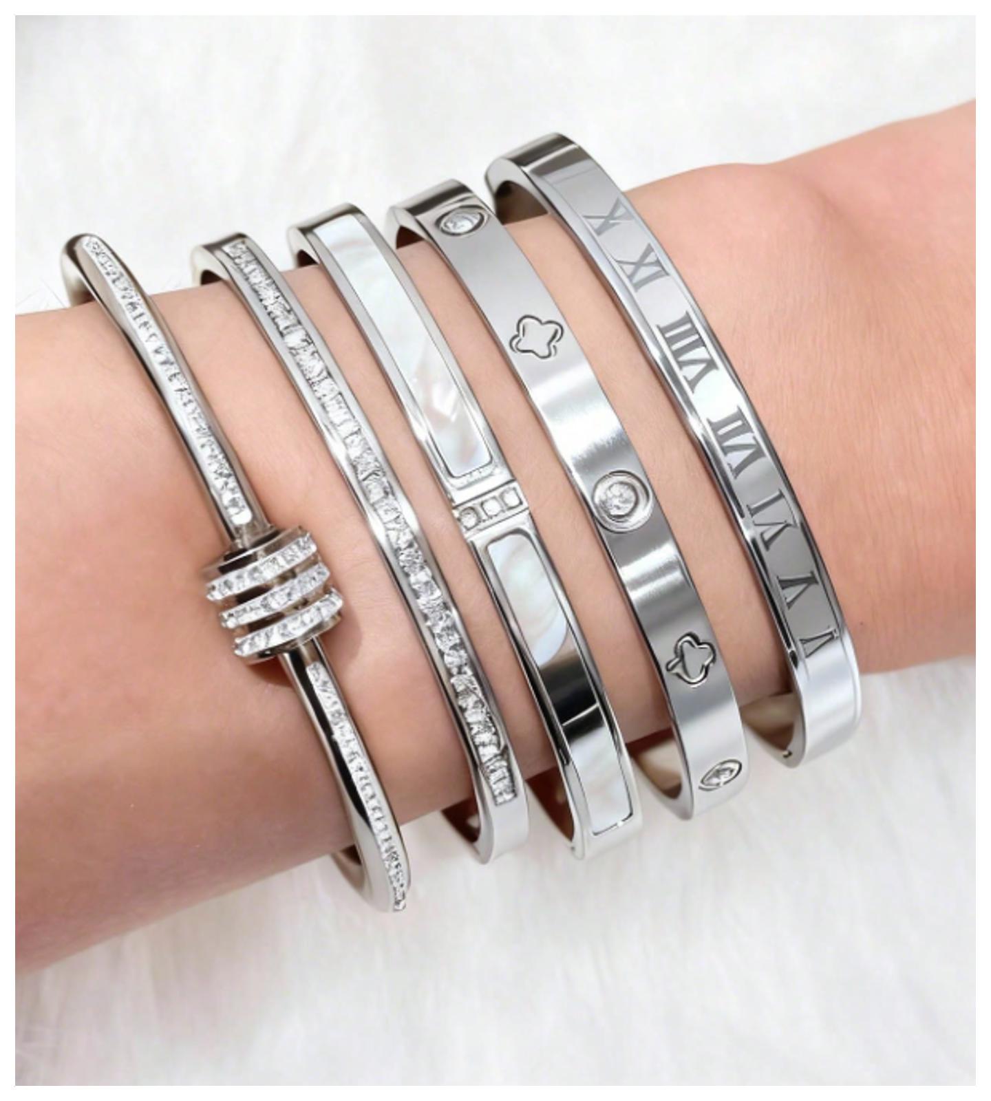 Clover design hinged bangle - Bracelet - Silver - CZs - 7"