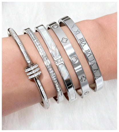 Clover design hinged bangle - Bracelet - Silver - CZs - 7"