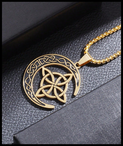 Moon and celtic knot - Necklace - Gold - 20"
