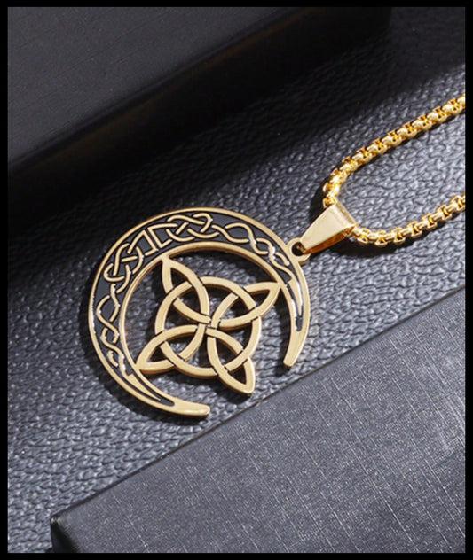 Moon and celtic knot - Necklace - Gold - 20"