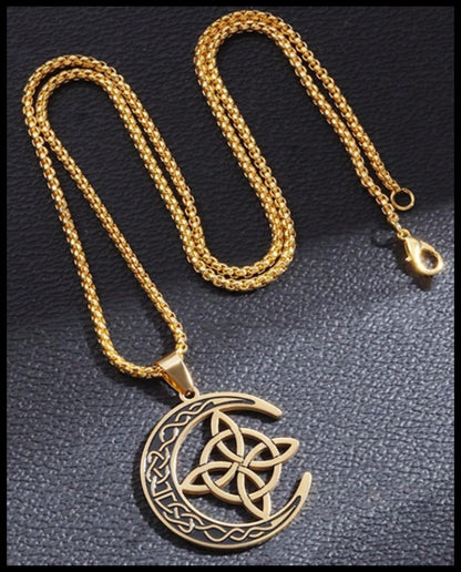 Moon and celtic knot - Necklace - Gold - 20"