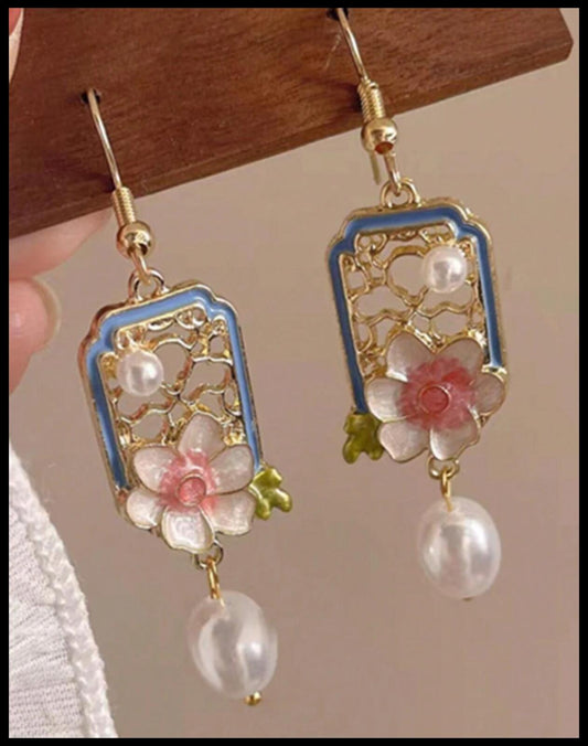 Flower and pearl enamel - Earrings - Gold - 1"
