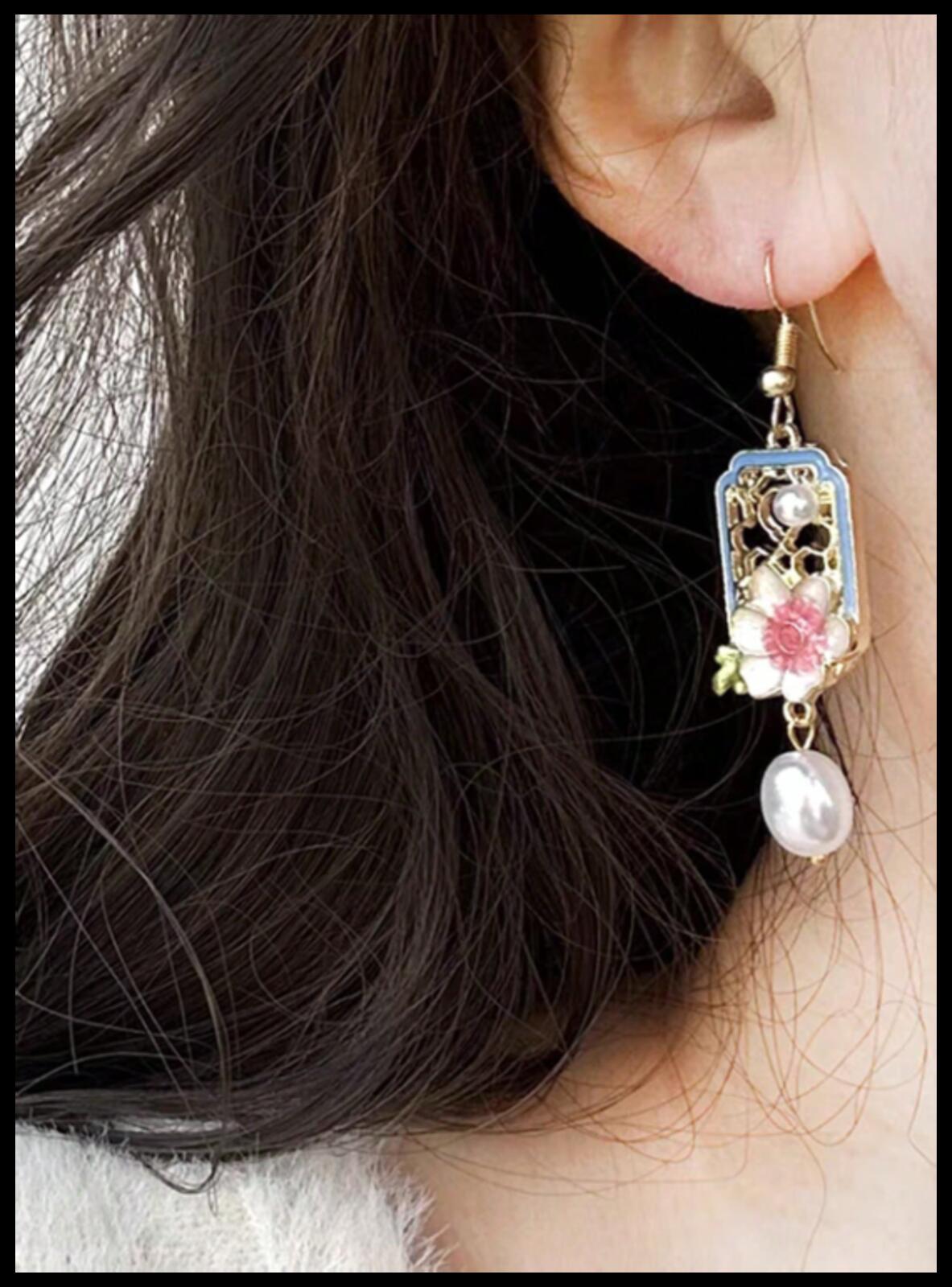 Flower and pearl enamel - Earrings - Gold - 1"