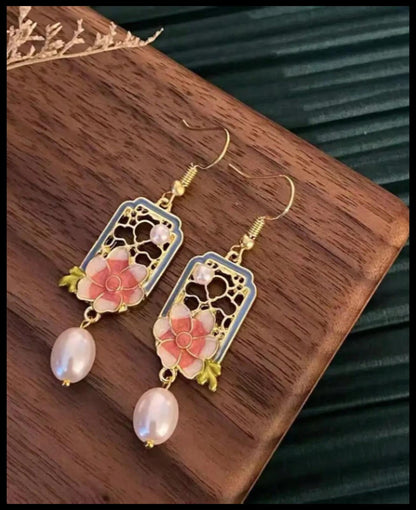 Flower and pearl enamel - Earrings - Gold - 1"