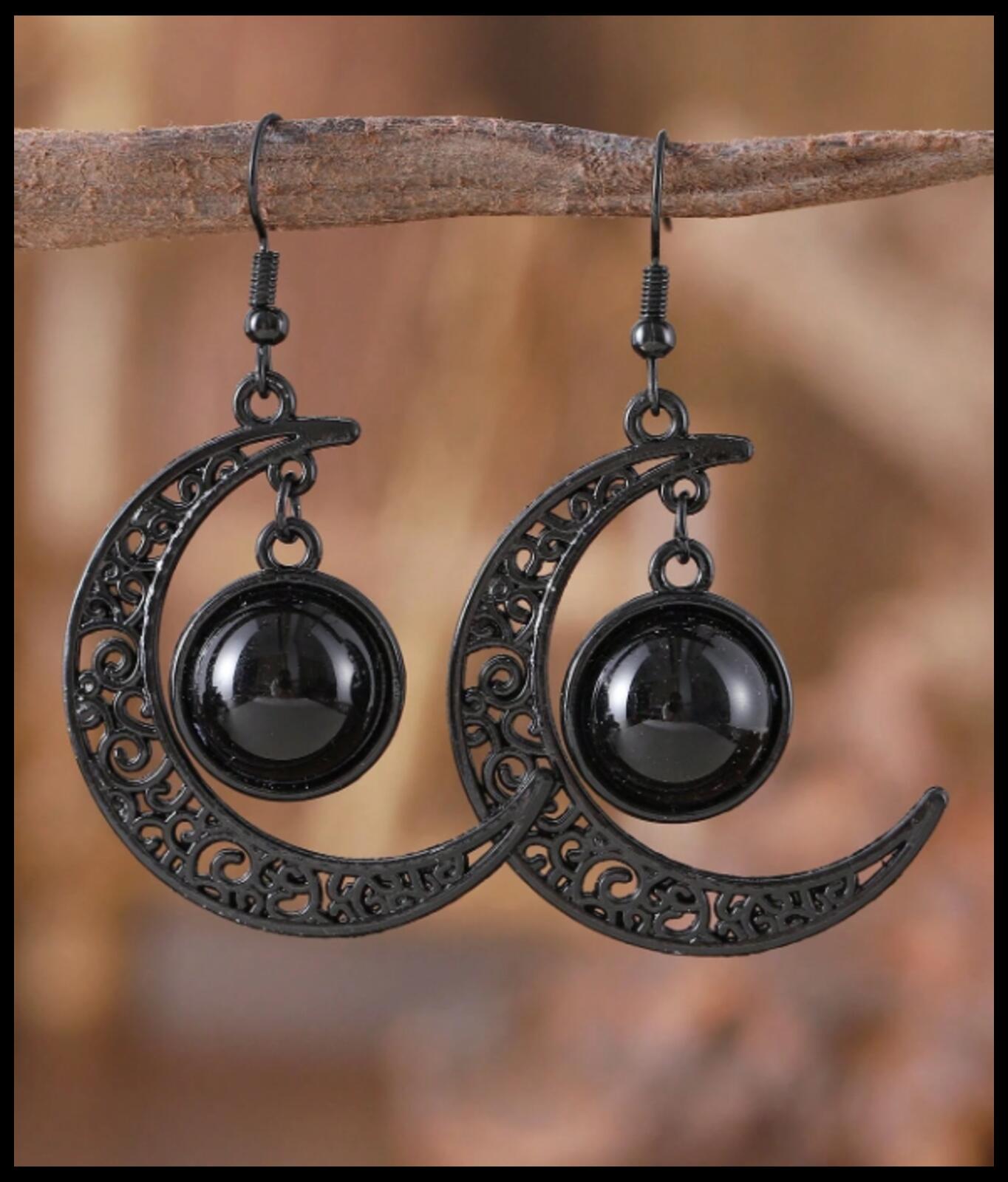 Black gothic crescent moon - Earrings - Gold - 1.5"