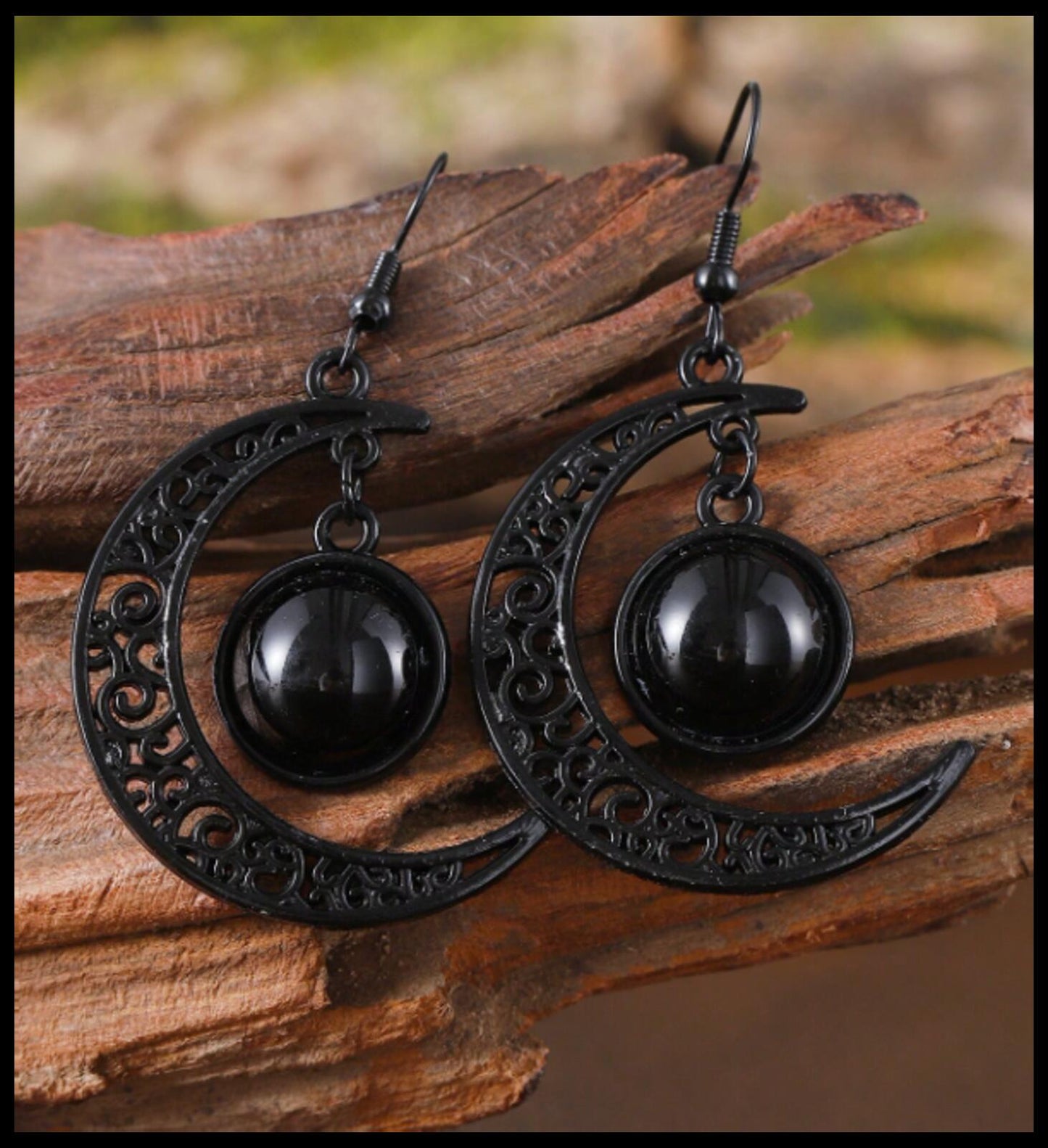 Black gothic crescent moon - Earrings - Gold - 1.5"