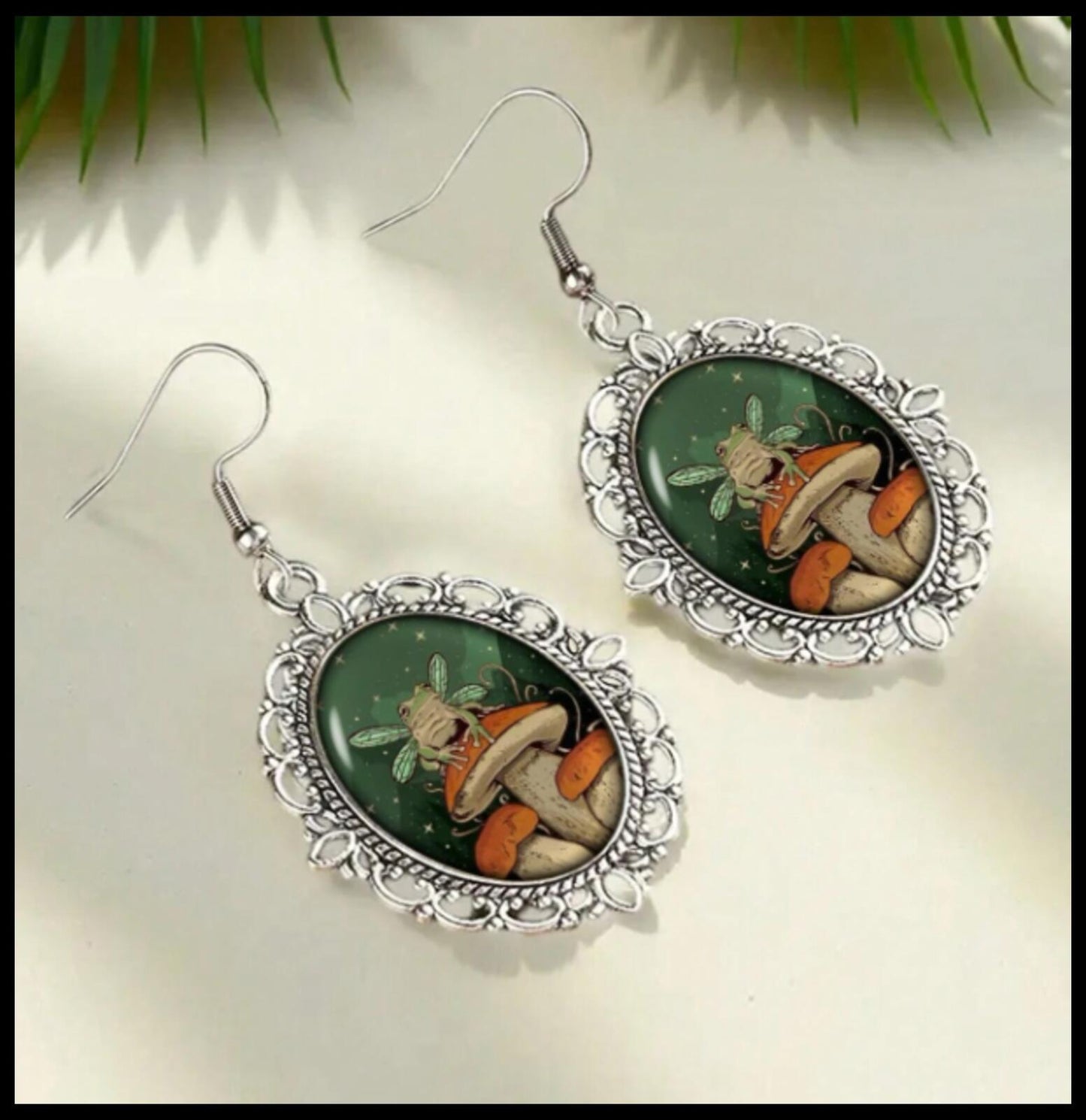 Green vintage style frog mushroom - Earrings - Silver - 1.3"