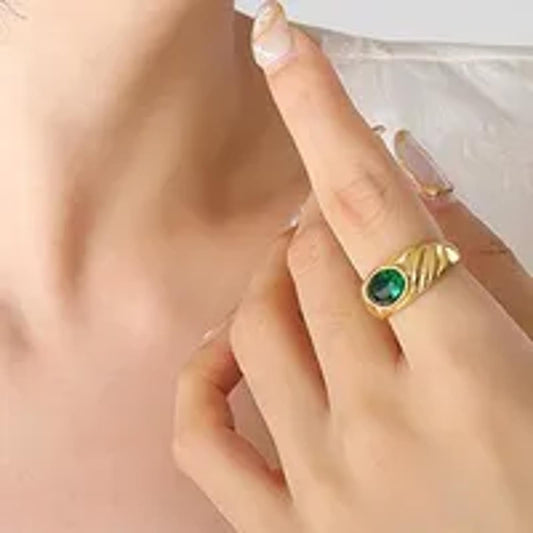 Green Oval wave - Ring - Gold - CZs - Size 7