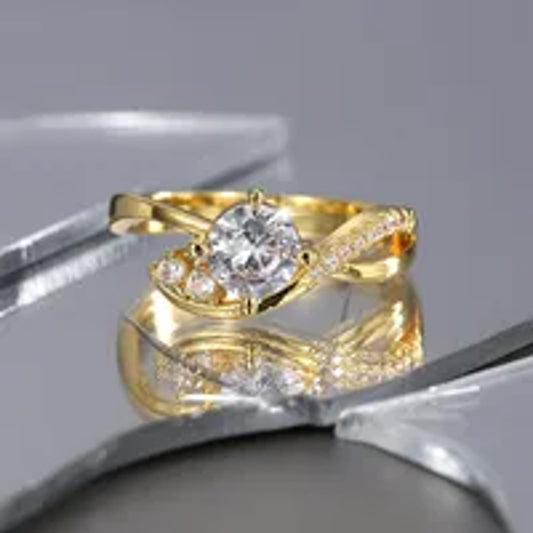Round accent swirl - Ring - Gold - CZs - Size 7