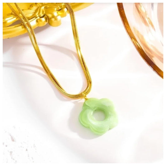 Green flower pendant - Necklace - Gold - 18"