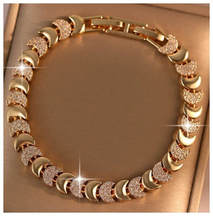 Crescent moon - Bracelet - Gold - CZs - 7"