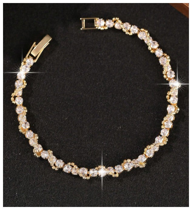 Twirled sparkle - Bracelet - Gold - CZs - 7"