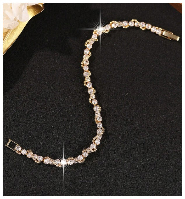 Twirled sparkle - Bracelet - Gold - CZs - 7"