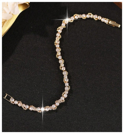 Twirled sparkle - Bracelet - Gold - CZs - 7"