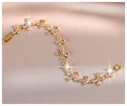 Teardrop bow - Bracelet - Gold - CZs - 7"