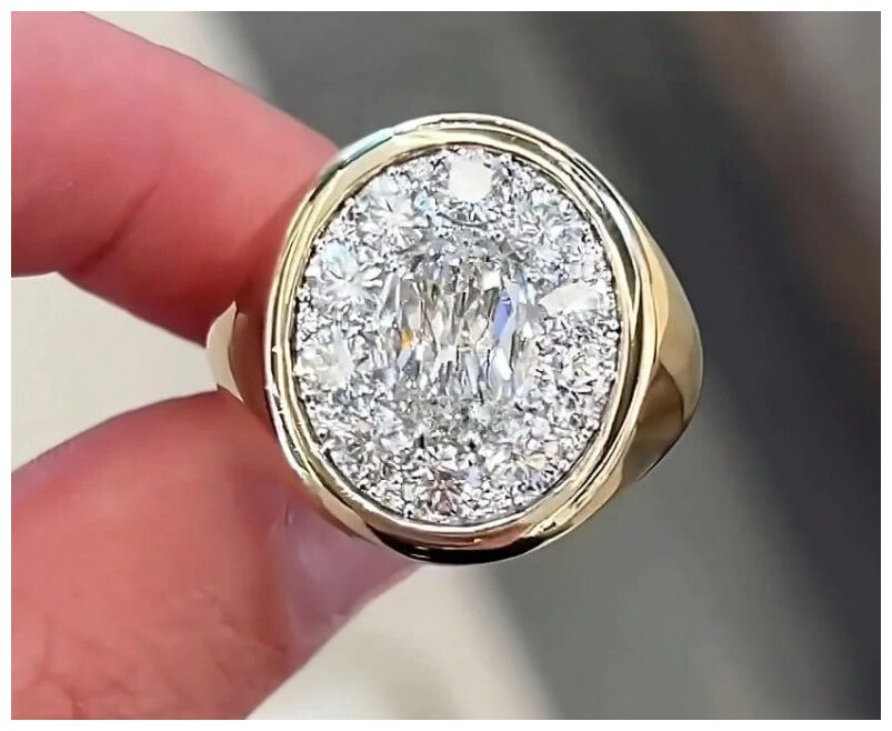 Pigeon egg - Ring - Gold - CZs - Size 7