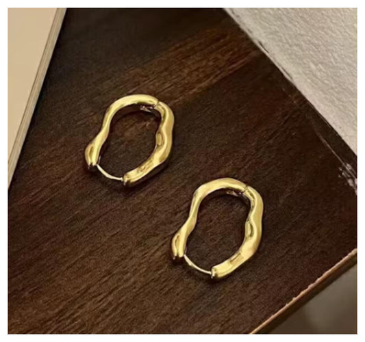 Irregular hoop - Earrings - Gold - 1"